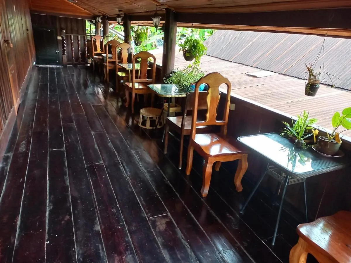 Hostel Watthat & Maladreds Guesthouse Dorm 1 Luang Prabang