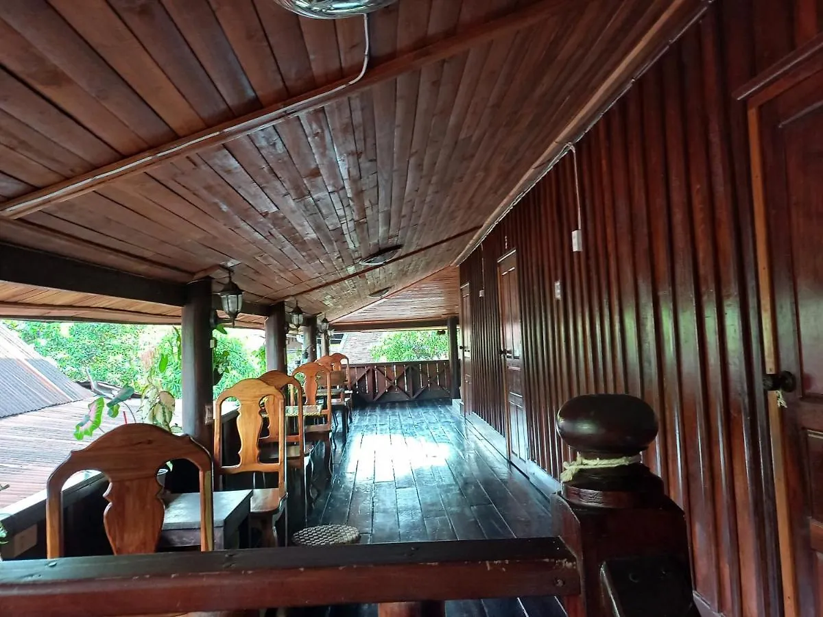 Hostel Watthat & Maladreds Guesthouse Dorm 1 Luang Prabang